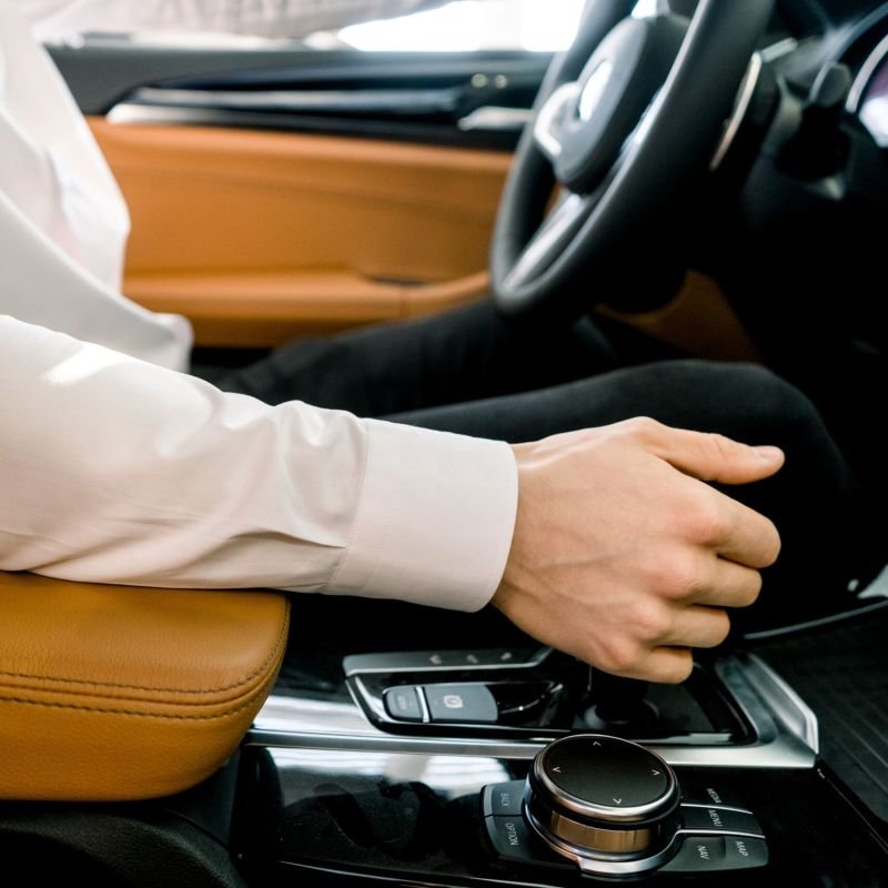 man-changing-gears-in-a-luxurious-car-2026-01-05-00-45-09-utc